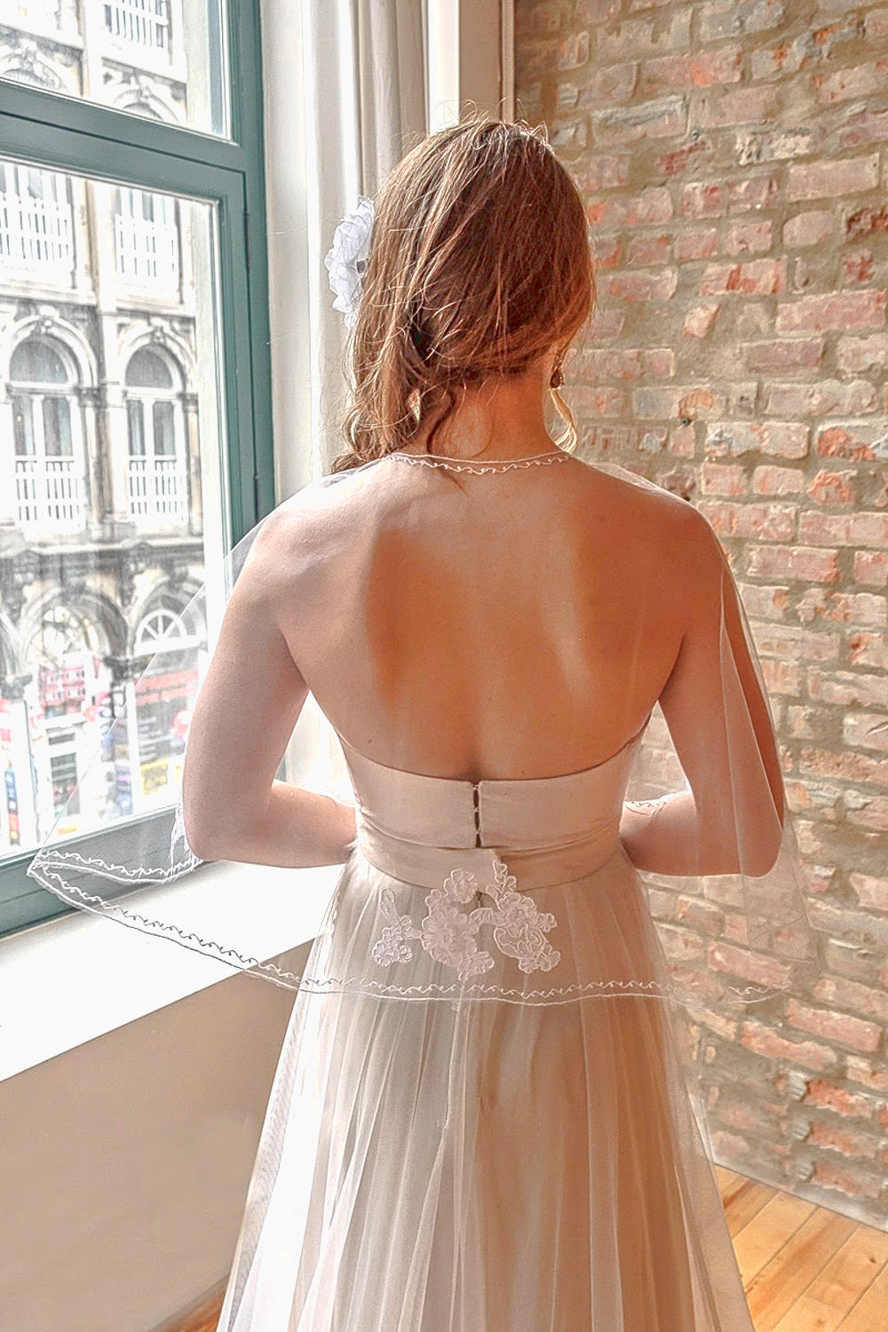 Anne_Stylish Bridal Capelet Bolero in Tulle with Lace Appliqués