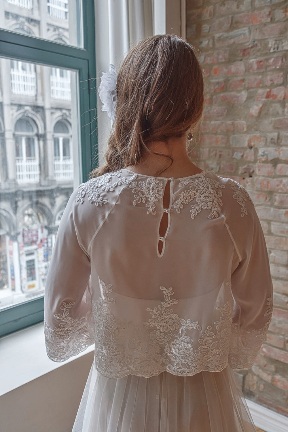 Anael_Stylish Bridal Bolero in Mousseline with sleeves and Lace Appliqués